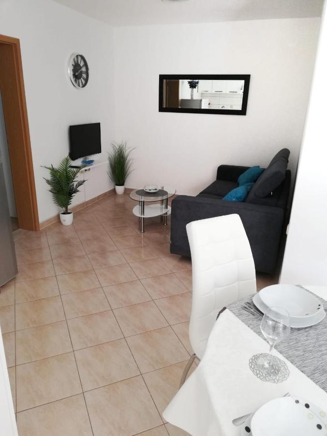 Apartment Toni With Private Parking Zadar Exteriör bild