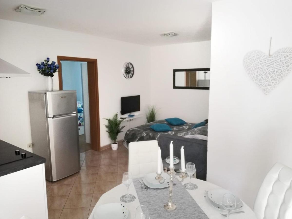 Apartment Toni With Private Parking Zadar Exteriör bild