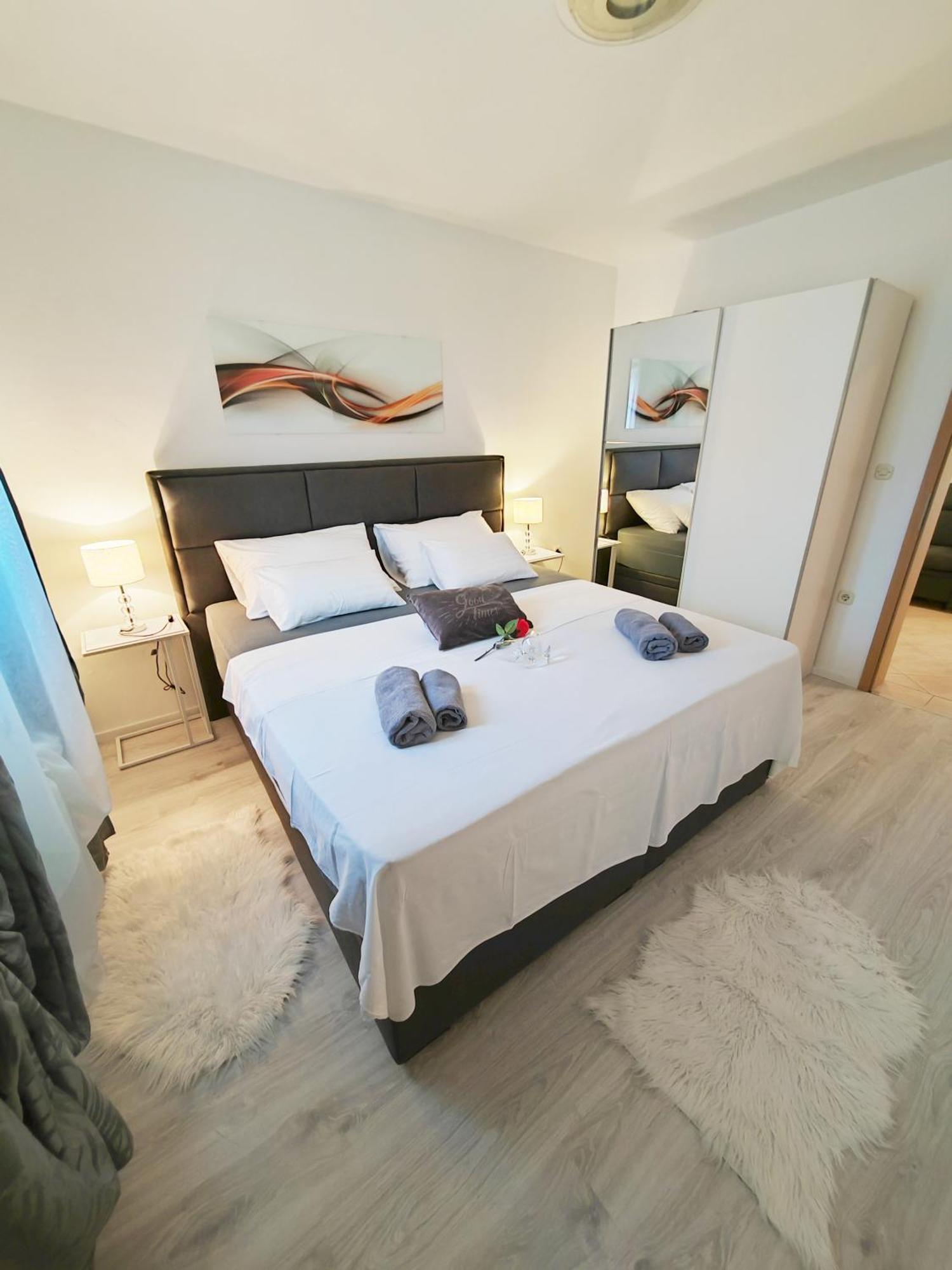 Apartment Toni With Private Parking Zadar Exteriör bild