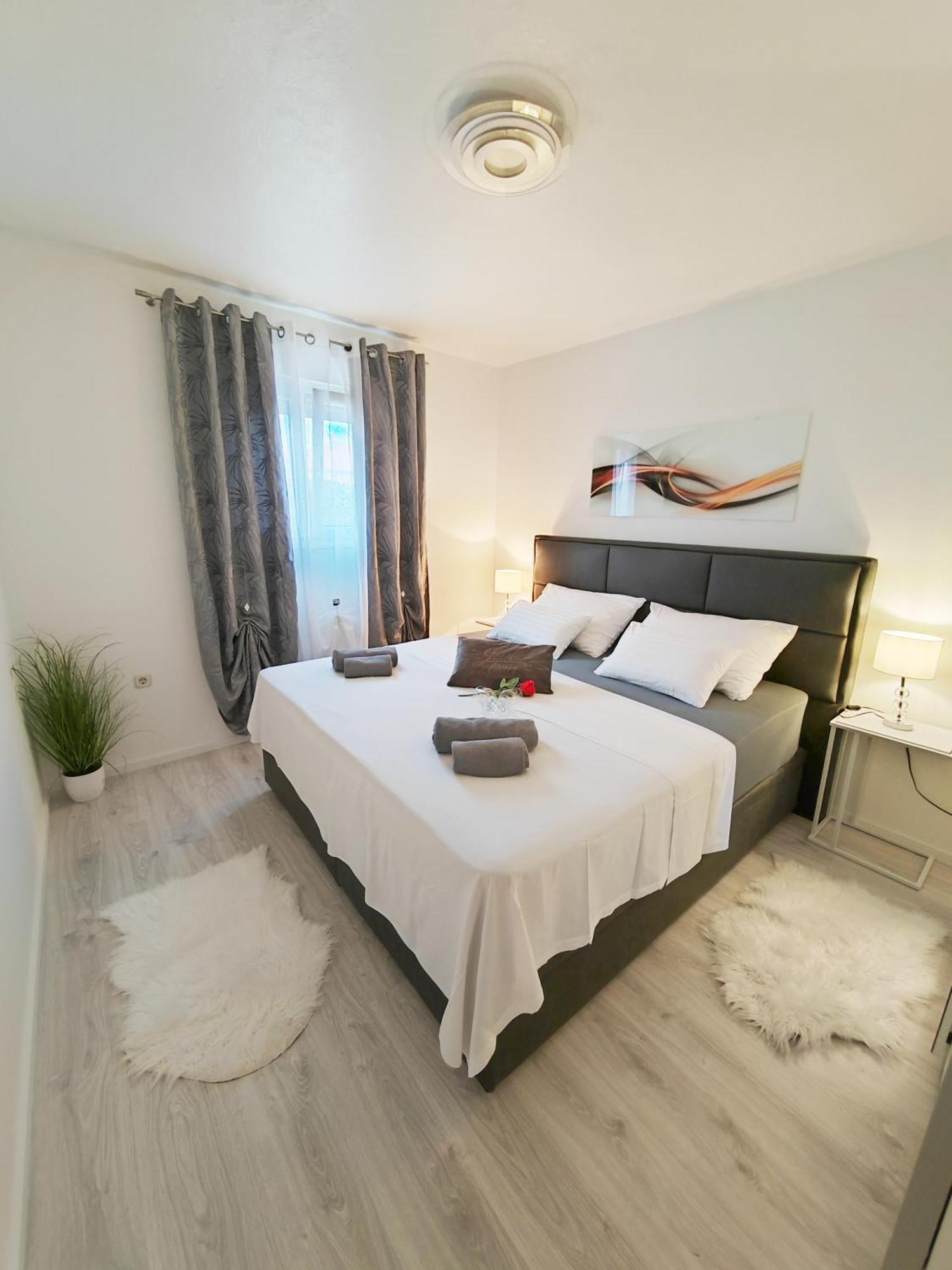 Apartment Toni With Private Parking Zadar Exteriör bild